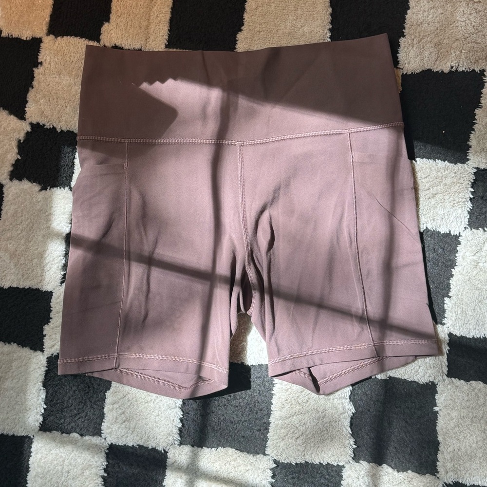 Athleta Salutation Short 7”